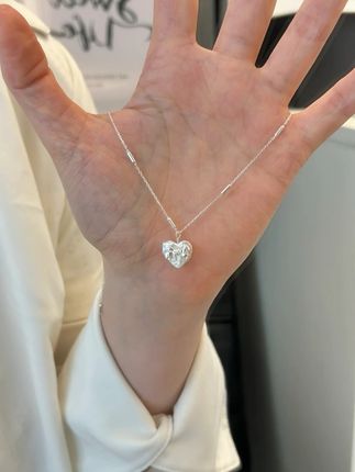 简约双层水滴项链,让你瞬间提升气质! 简约大气又不失时尚感!这款项链让你轻松打造精致造型!#蛋糕裙在这一刻具象化了#用琥珀流光风打开秋天#跟着王玉雯学元气活力感穿搭#早秋中性风穿搭#七夕送礼清单