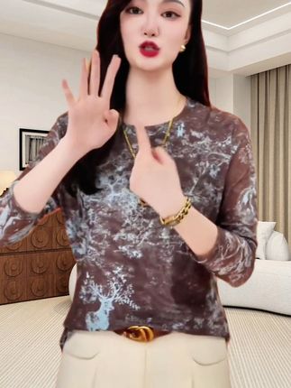 穿上这件水墨印花T恤,你就是街头最靓的仔! 姐妹们!这个衣服真的太好穿了!!!关键现在有活动超划算!快冲啊~#ootd穿搭#秋季穿搭#长袖t恤#洋气减龄#早秋显身材平价上衣合集