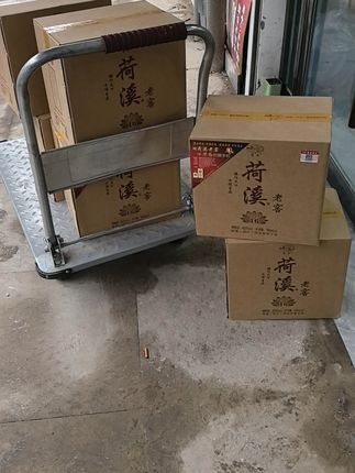中秋活动上线荷溪老窖,运费险保障买无忧 今天下午两点到四点有活动!拍一发六!还有运费险!可以放心入了!#白酒#浓香型白酒#纯粮酿造#口粮酒#你的中秋团圆搭子前来报到