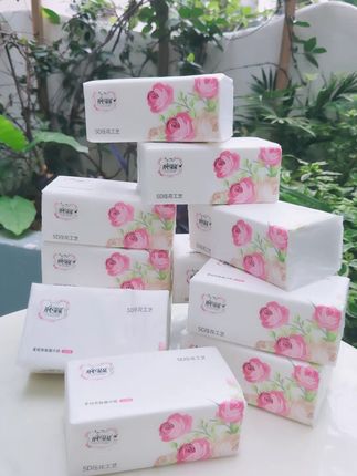 这款纸巾真的很适合我爱哭的兄弟, 臻选原生木浆5层加厚,亲肤柔软触感细腻顺滑,湿水不易破不掉渣飞絮!#开心朵朵 #原生木浆 #买纸巾上抖音 #好物推荐🔥 #抽纸