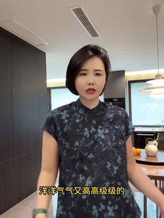 穿上这件碎花衬衫,轻松变身温柔小姐姐!#微胖女孩夏天就要大胆穿 #超清爽的夏天OOTD #不小心染上恋夏风了怎么办 #恋夏穿搭谁穿谁好看 #穿出自己的风格