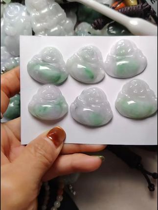 天然A货翡翠缅料阳绿飘花小佛公一元硬币大小 今天又给大家找到了一款好物!喜欢的朋友别错过啦~#强烈推荐#好物推荐🔥#首饰分享#翡翠#天然翡翠