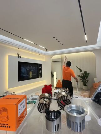 深杯防眩灯具!独特光效与性能 主播展示特色灯具,讲其独特光效、防眩防水等性能,精彩演示别错过。
