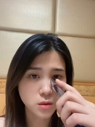 告别细纹!多肽眼霜搭配按摩神器紧致双眼 姐妹们!赶紧试试这个好物吧!!真的太好用了!!!眼部皮肤干燥起皮、有皱纹的眼部问题都能改善!!#护肤#眼霜#抗皱#黑眼圈#秋天的情绪价值是好皮肤给的