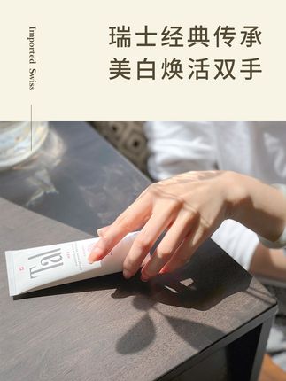 冬天手不再干裂,这款护手霜太好用了! 要想不显老,那么手部就得保养好,只要有粗糙干燥,还容易有倒刺的,看起来干巴你就赶紧试试这个TAL雪绒花护手霜#TAL #手部护理 #护肤好物 #护手神器 #漫画手 