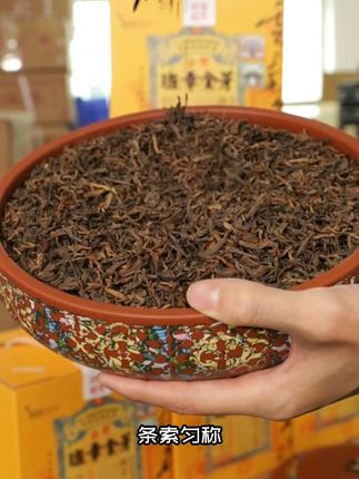 古法发酵班章金芽,买一送一太划算! 高端茶叶福利来啦!!!买一盒送一盒!!!数量不多哦~快来看看吧!!!#需要大声安利的烟火气美食 #四川邛崃小镇有多好吃 #和好朋友一起吃立冬四件套 #丰收的味道在抖音 #真探唐仁杰来哈尔滨了