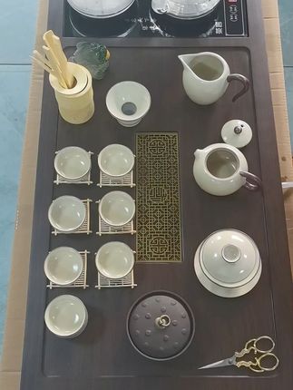 大尺寸全自动茶盘套装:解锁高效品茶新体验! 大尺寸盘面设计,满足多人品茶需求;全自动上水电器,解放双手;安装简单,排水顺畅,茶具配置齐全,为您打造便捷高效的品茶空间!#茶具好物推荐 #茶盘 #泡茶神器 #茶具套装 #夏天怎么能错过这杯东方茶
