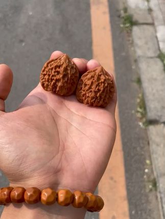 文玩控必看!这文玩核桃太有范儿了! 想买高品质、高性价比的文玩?这款吊坠别错过!#器灵守瓷文脉难断#用非遗展示中式之美#在景德镇1天能画多少瓷器#没有人能空手走出景德镇
