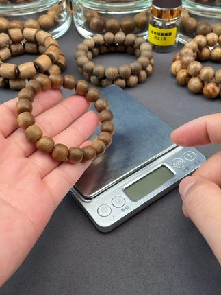 沉香手串,让你的每一次佩戴都充满仪式感! 想买好物却不知咋选?这款手串帮你解决难题!#文玩爱好者#文玩手串#文玩#手串#沉香手串