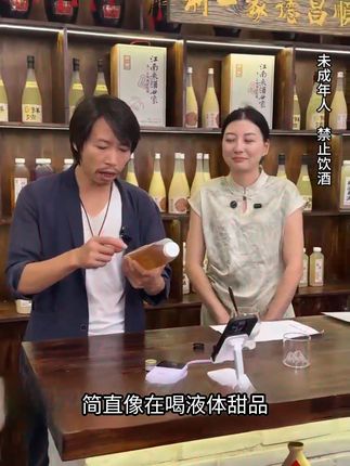 晚风携桂香,米酒藏温柔,浅尝便是诗意日常,包邮到家太惊喜! 桂子飘香的时节,最宜饮一杯桂花米酒。那酒里,有桂花簌簌飘落的诗意,有糯米静静发酵的醇香。抿上一小口,花香、酒香在口腔中缓缓弥漫,像是在与秋日的美好私语今天下午四点半开始发货了!大家放心下单吧,都是包邮到家哦~  #围炉微醺氛围感上演了   #今年双11提前开场     #敬自己一杯酒 #浙一家米酒  #来抖音商城双11领超级补贴