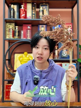 小瓶酱酒尝鲜浮力来啦~ 爱喝小酒的朋友千万别错过这款醉小酱!#纯粮酿造 #酱香型白酒 #口粮酒 #茅台镇 #你的中秋团圆搭子前来报到
