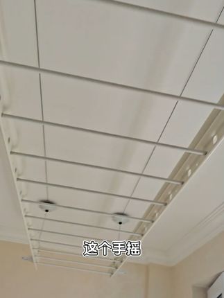 阳台终于整洁了!手摇晾衣架包邮到家 从之前的 “晾晒难题” 到现在的 “轻松搞定”,这款手摇四杆升降晾衣架用简单的设计,解决了家庭晾晒的核心需求。它没有电动款的复杂功能,却胜在灵活、耐用、容量大,不用依赖电力,老人小孩都能操作。#手摇晾衣架 #晾衣架 #收纳整理 #阳台 #一代人有一代人的省钱思路