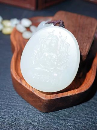 戴上观音白玉,平安守护每一天! 想让自己的生活平安喜乐?试试这款寓意美好的玉石!#珠宝首饰#和田玉#项链#吊坠#玉石魅力