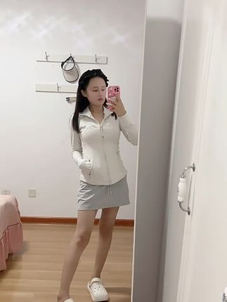 夏日清凉一步到位,软底洞洞鞋带你轻松出行! 姐妹们!这个季节一定要试试这种鞋子啊!!真的太舒服了~关键还好看!