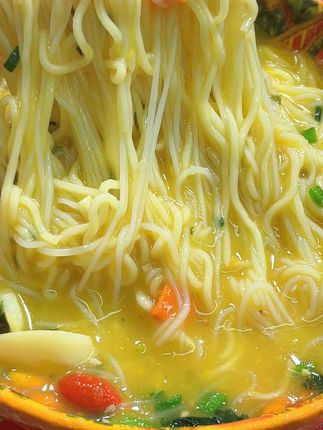 酸辣过瘾,金汤肥牛带你解锁深夜食堂新体验!