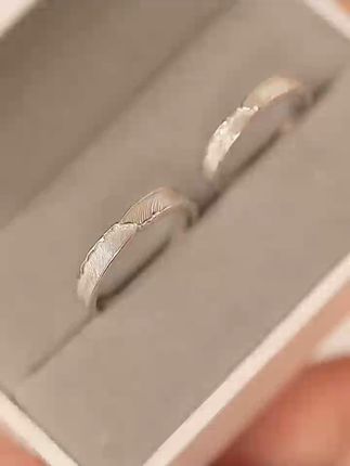戴上这枚星河戒指,你的手就能点亮整个夜空! 想戴有质感又不俗气的小众款?这款戒指帮你搞定!#雪花飘手势舞还得甜妹跳#这届年轻人在景德镇疗工伤#夏日通勤休闲穿搭#夏日穿搭有这搭配公式就够了#就用这个转场去溜达吧
