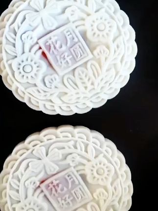 中秋赏月必备!潮汕风味冰皮月饼,一口一个新体验! 这个季节吃啥都不香了!只有它能让我胃口大开!!!#月饼#中秋#美食#广式月饼#让人眼花缭乱的月饼大试吃