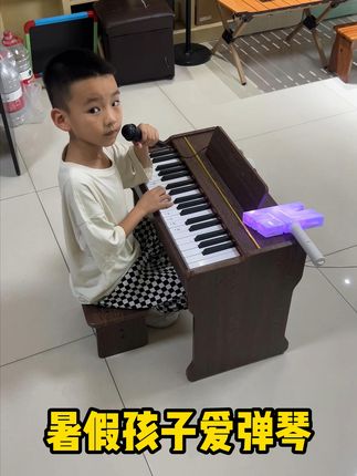 暑假给儿子整了一架小钢琴,小朋友初级入门超赞的#这才是音乐人该玩的乐器 #曼伦儿童钢琴 #音乐启蒙 #今天你练琴了吗