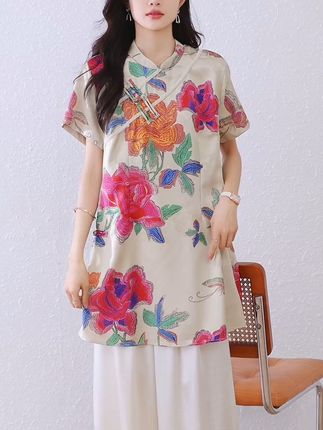 夏日必备!轻松穿出东方韵味的新中式旗袍来了! 姐妹们!这款衣服真的太好穿了!!上身效果超棒!面料舒适不紧绷!关键价格还这么划算!快冲吧~#迪丽热巴新中式恋夏风#围观红人神级出片现场#摆脱路人感的小个子女生穿搭#跟着白昼小熊DL摇打开恋夏风#小贵但包出片的连衣裙分享