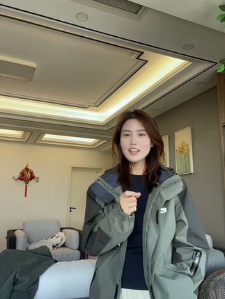 JEEP吉普大品牌冲锋衣做工和版型真的是好,老公很喜欢这件衣服!#冲锋衣 #男装