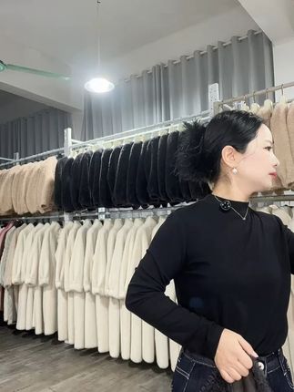 穿出气质!澳洲进口羊毛外套,不满意可免费退! 姐妹们!这个冬天一定要给自己安排一件毛茸茸的小外套!关键现在有运费险!!!可以放心冲了~#秋冬穿搭#面料柔软舒适#保暖又好看#羊毛大衣#秋冬穿搭大揭秘