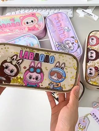 超萌卡皮巴拉笔袋,孩子爱不释手的大容量文具盒! 孩子上学总担心东西多不好收纳?这款笔袋帮你解决!#好物推荐🔥 #学生党好物推荐 #学习用品 #拉布布 #笔袋