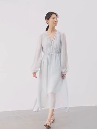温婉清新具象化 #秋冬穿搭新鲜感在线 #连衣裙 #OOTD #温柔风穿搭 #秋季穿搭