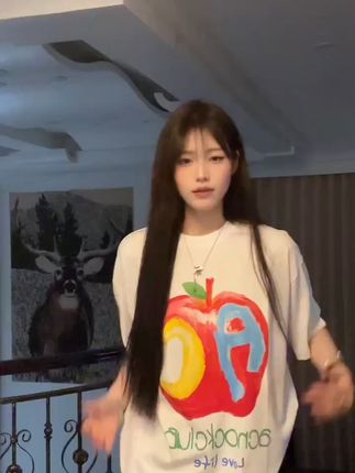 情侣装夏天必备!纯棉苹果T恤,不喜欢随时退! 这个季节穿啥都合适!这款T恤上身超棒~ #是时候整点夏日穿搭了 #超清爽的夏日OOTD #夏日穿搭 #一秒入夏 #短袖t恤