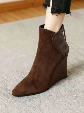 穿上这双高跟短靴,优雅走路不怕摔!退货无忧更放心 姐妹们!这个秋冬一定要试试这种高定感十足的鞋子!运费险超划算!#好鞋推荐#显高显瘦显腿长#短靴#高级感穿搭#今年秋冬流行什么鞋