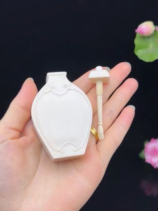 高端商务必备!猛犸象牙鼻烟壶,彰显身份的精致礼物! 精美小物件!工艺精湛、寓意美好,送礼佳选!#好物推荐🔥#文玩#收藏#工艺品摆件#猛犸象牙