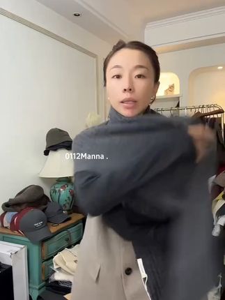 你看时间等过谁 时间从不等我,只是推着我在这座城市里,跌跌撞撞地长大。#成年人的世界没有容易二字 #穿搭 #慵懒风穿搭#0112Manna 