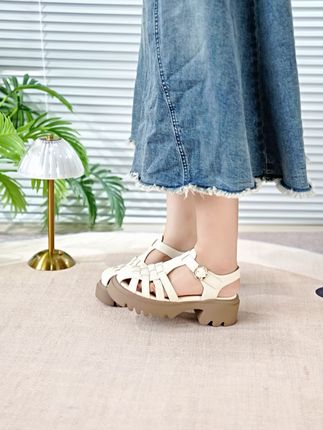 厚底罗马款,透气舒适,搭裙子日常通勤都合适 #软底软面穿上超舒服  #星期六  #凉鞋女款 #宝藏鞋子分享  #脚宽脚胖都可 