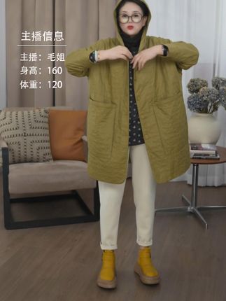 这件上衣真的太实穿了!无论高矮胖瘦都能轻松驾驭,宽松剪裁巧妙遮肉,面料柔软保暖,秋冬穿它既舒适又时尚。搭配裤装或裙子都超有范儿,穿上瞬间提升自信,轻松穿出快乐好心情!#遮肉穿搭  #实穿上衣  #微胖福音