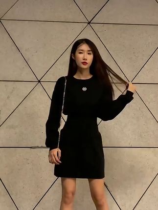 小个子女生的显瘦秘籍!复古收腰小黑裙太🉑了 秋冬穿啥?这款小黑裙帮你解决难题!经典不挑年龄、身材!#秋季穿搭#小个子穿搭#显瘦穿搭#小黑裙#小个子初秋显瘦穿搭