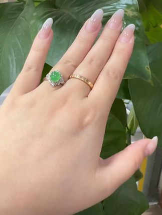 天然翡翠戒指,让你的指尖绽放春天的绿意! 想买高品质珠宝却不知咋选?这款戒指帮你解决难题!#翡翠#天然翡翠#戒指#翡翠戒指#北京时装周和珠宝超搭的