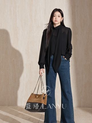 大码美女的秋天新宠!法式雪纺衬衣,穿出减龄气质 #早秋穿搭 #大码女装 #减龄穿搭 #显瘦遮肉 #被秋日氛围感穿搭拿捏了