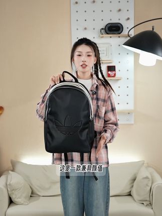 背上这款阿迪达斯双肩包,轻松出行每一天! 这个包包真的太好用了!出门背它就够了,容量大还很耐脏!#用基础款玩转一周穿搭 #学生党平价安利 #包包种草 #双肩包推荐 #阿迪达斯