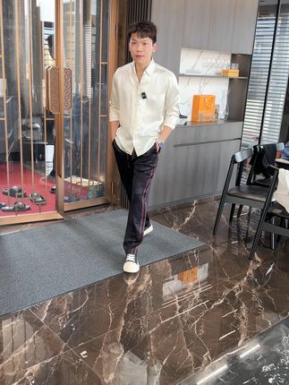 穿上它,帅气有型~男士醋酸面料衬衫轻松驾驭秋天 秋冬穿啥?这款男士微阔休闲衬衣帮你解决难题!古巴领设计,采用醋酸面料,柔软舒适~#古巴领衬衫 # #品质男装 #秋季穿搭 #衬衫穿搭 #长袖衬衫