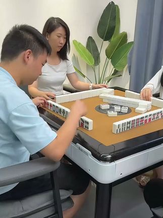冬天搓麻再也不冷!全自动麻将桌取暖功能太赞了 家里有老人想打麻将?这款麻将机自动洗牌、发牌还自带暖风机!#被男朋友家的摆设萌到了#终于戴上了自己做的凤冠#最适合打工人的小夜灯出现了#年轻人有自己的水龙头#第一次见到如此虔诚的筷子
