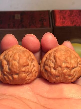 手指间的古风雅趣,这款文玩核桃太适合你了! 三角古蟾