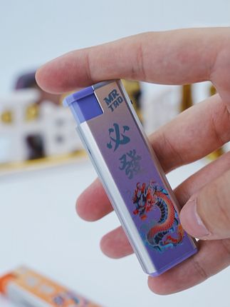 五色龙纹打火机,点燃你的潮流夜生活! 这个超酷的打火机!有五个颜色可以选择,每个都好看!喜欢就赶紧去拍吧~#挑战50岁妈妈帮我打扮#dirtywork亚比的统治区#跟着白昼小熊DL摇打开恋夏风#谁穿谁快乐的duangduang裙#羽球人专属转场来了