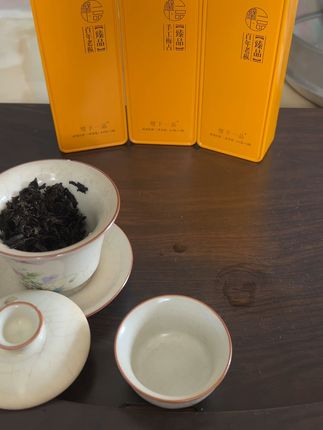 岩茶爱好者必看!正岩肉桂搭配百年老枞,品味经典滋味! 今天又是一个忙碌的一天!晚上回家喝一杯好茶放松一下吧~#召唤茶友 #茶生活  #天冷了喝口热茶有多舒服