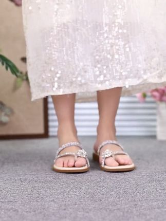 达芙妮仙女风平底拖!女款外穿爆款一字拖,小众高级凉拖 #夏季凉拖 #哎呦喂你鞋真好看 #水钻一字拖鞋 #外穿一字拖 #达芙妮拖鞋