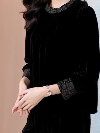 穿上这款丝绒T恤,妈妈也能洋气过秋天!免费退货超安心 姐妹们!这个季节一定要买一件这样的衣服!关键现在有运费险!!!可以放心试穿了!#秋季穿搭#早秋穿搭#妈妈装#时尚妈妈装#被秋日氛围感穿搭拿捏了
