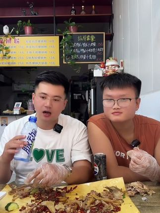 下班太晚不想做饭?这袋麻辣鸡让你瞬间满足! 废了九牛二虎之力上了车,我不允许还有人没吃过我家麻辣鲜香的麻椒鸡#特产 #三农流量扶持计划 #主打的就是一个真实 