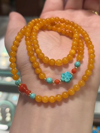 简约蜜蜡手串,叠戴出情侣间的默契美! 俄罗斯原石打磨的手串!搭配精致编织绳,时尚感拉满~#手串#小众设计感#琥珀蜜蜡#蜜蜡手串#琥珀手串申请出战七夕