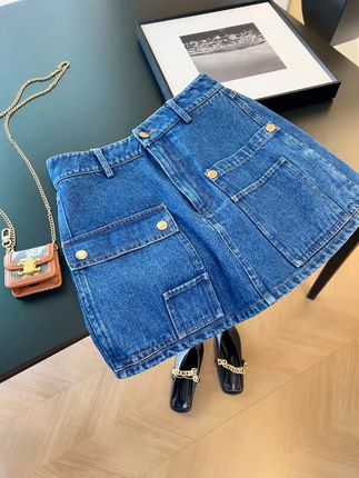 杨幂同款牛仔半身裙,穿出高级感! 姐妹们!这个裤子真的太好穿了!!~#挑战中式美学穿搭天花板 #穿JK拍南昌之星也太出片了 #更适合小个子的不露腿穿搭 #被祝绪丹民国风旗袍惊艳到了 #微胖女生夏日衣服测评