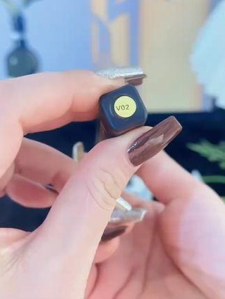 秋冬必备!这款唇釉让你告别掉色烦恼 强烈推荐02号色!一定要试试这款口红!真的好用到爆!!!不愧是大品牌啊~#一个人的夜变妆 #打开异世界的100种方式 #十分钟get无粉底海岛妆容 #月亮眨眨眼睛我把你放在手心 #别眨眼换张脸