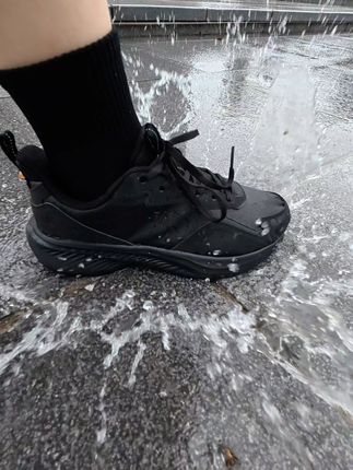 穿上这双防水跑鞋,下雨天也能轻松出门! 今天是活动最后一天了!有运费险的鞋子赶紧冲吧!!!#男鞋推荐 #软底软面穿上超舒服 #男鞋 #运动鞋 #秋冬穿搭新鲜感在线