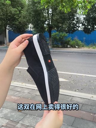 爸爸夏天开车不怕脚汗!透气一脚蹬布鞋,免费退货无忧穿! 今天男士们快来看看这款鞋子吧~运费险活动,拍了不满意还可以退哦~ #夏日通勤休闲穿搭 #夏日穿搭有这搭配公式就够了 #男装女穿测评 #老北京布鞋男 #布鞋